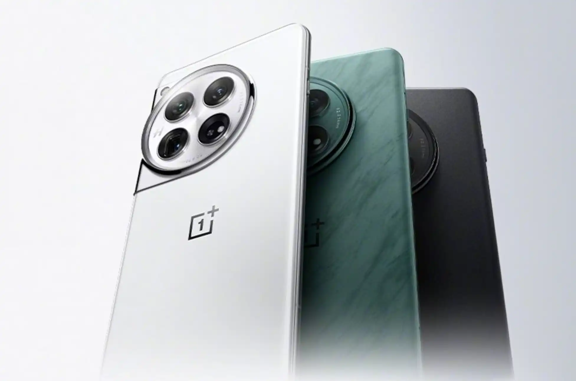 Sneak Peek of OnePlus 12 With New Color and Rearranged Button